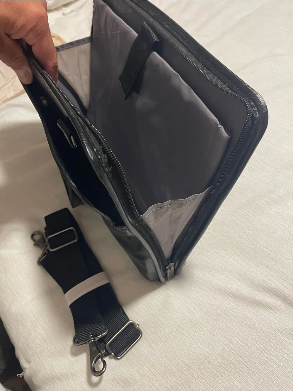 Kenneth Cole Reaction Black Leather Briefcase Carry Bag